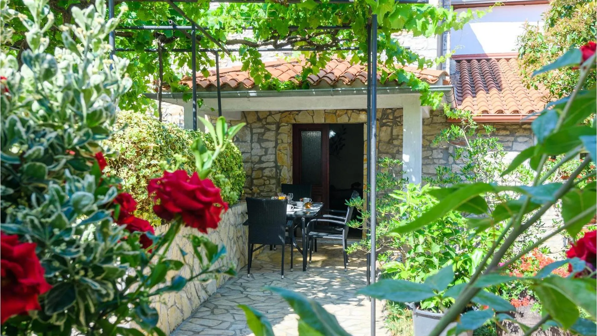 בית נופש Awesome Home In Nedescina With Wifi